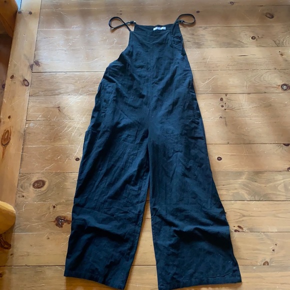 Black Overalls!! Perfect for summer & fall - Picture 1 of 3